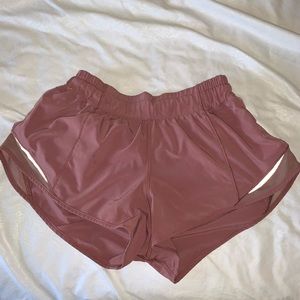 lululemon hotty hot shorts 2.5 inch
